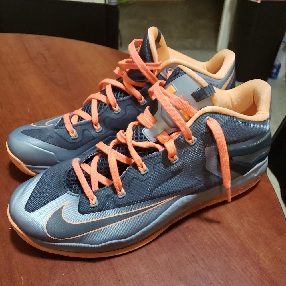 Nike Lebron XI Max Low Magnet Grey/Lava Sz 13